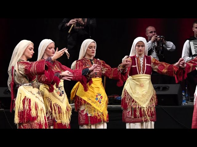 Женско чамче (женско оро)